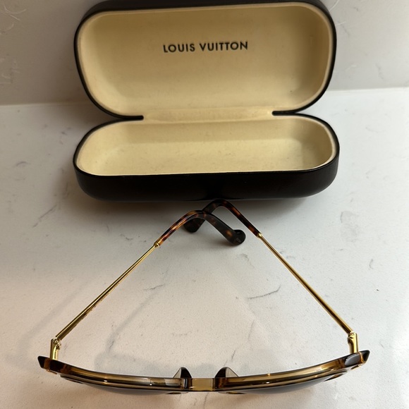 Louis Vuitton Willow Sunglasses - Picture 8 of 8